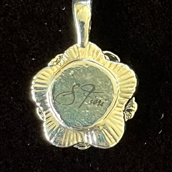 Sophia Fiori pink flower pendant charm - Picture 4 of 4